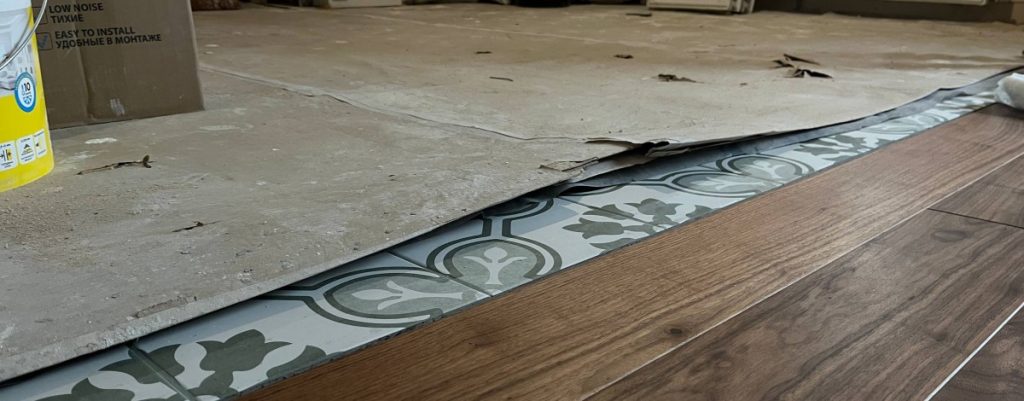 Для чистовых материалов, после их монтажа, в обязательном порядке производятся укрывные работы